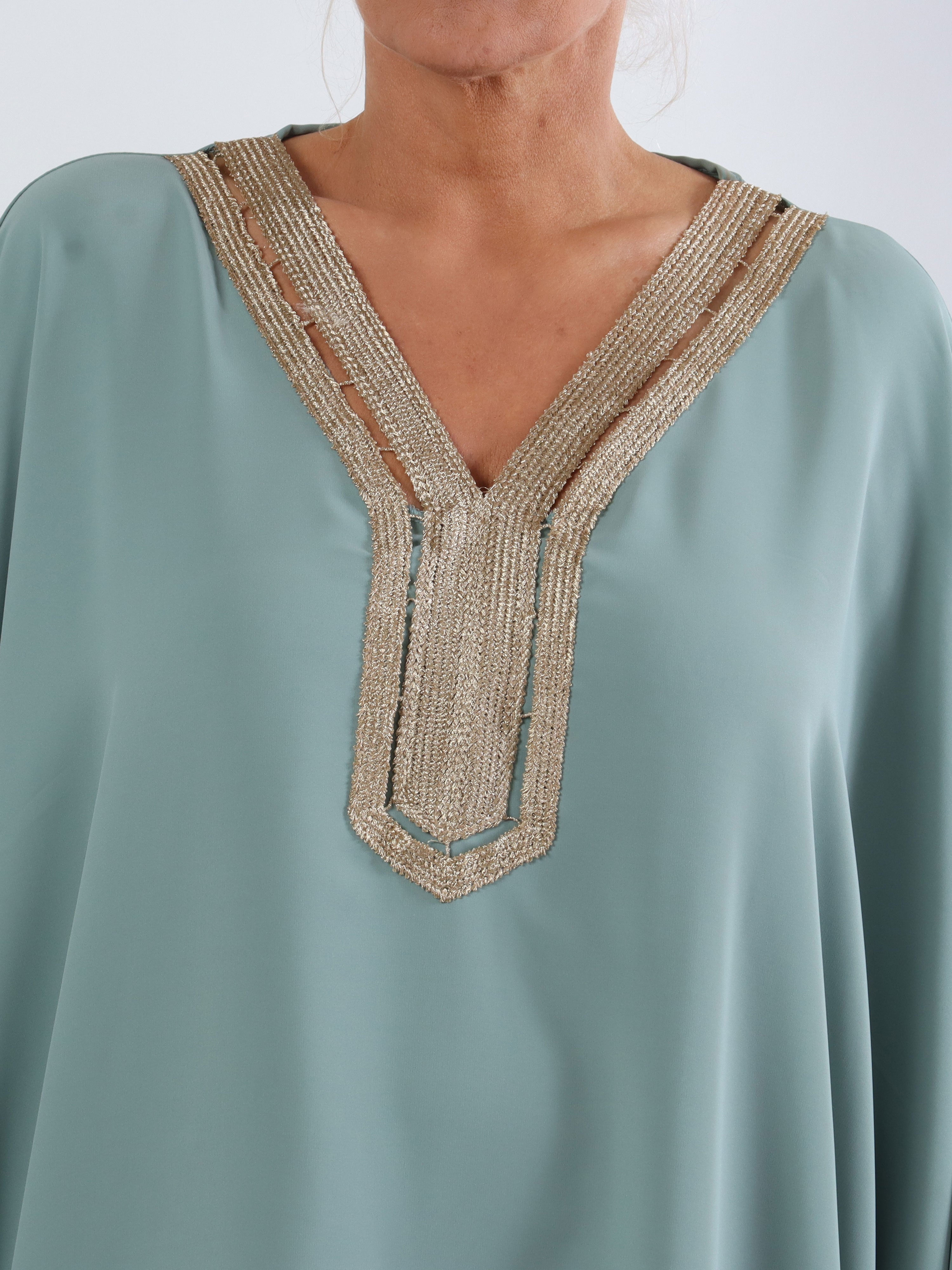 Viola - Plus size tunika med fin udskæring